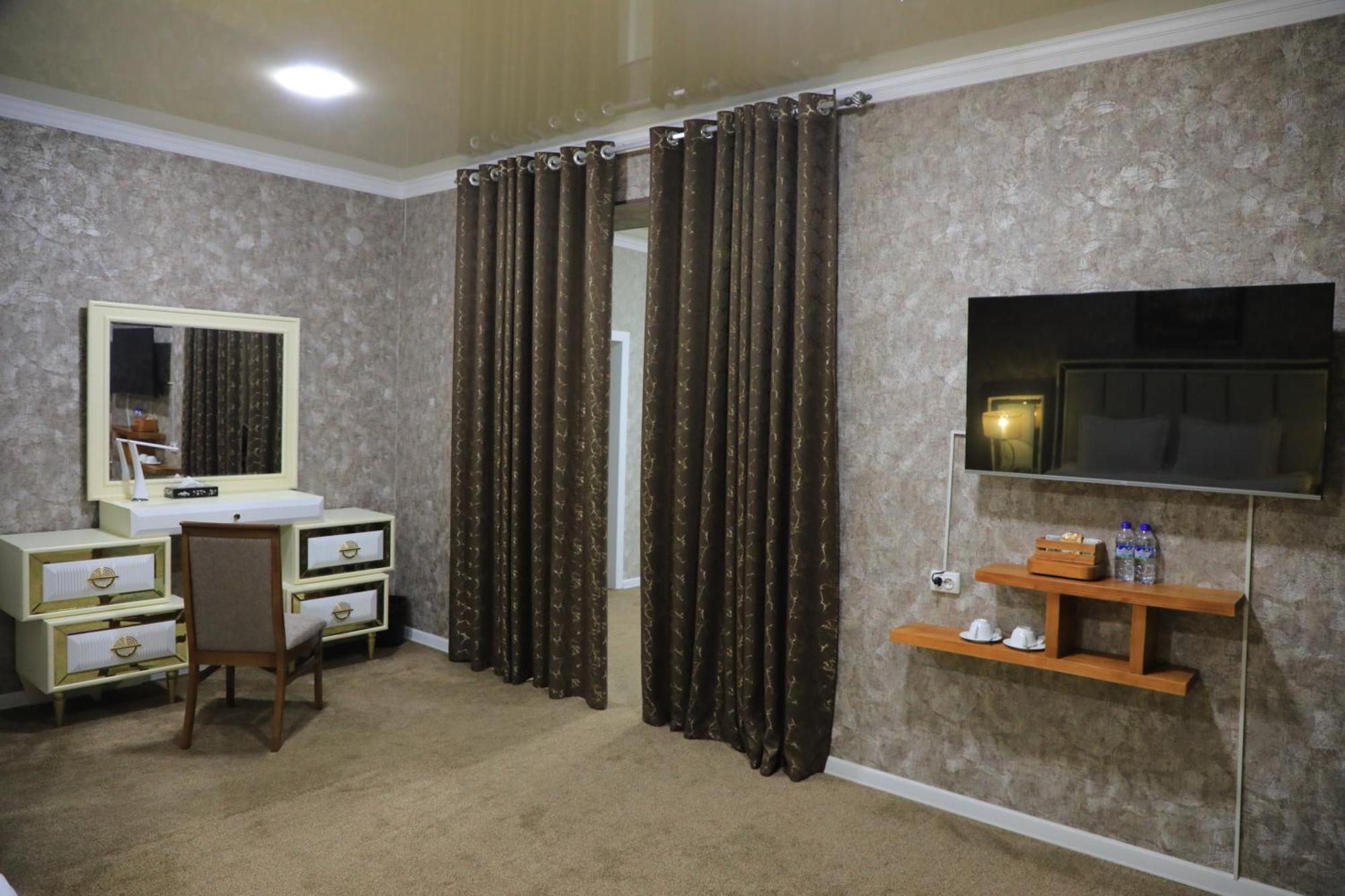 Hobiz Hotel Navoï Extérieur photo