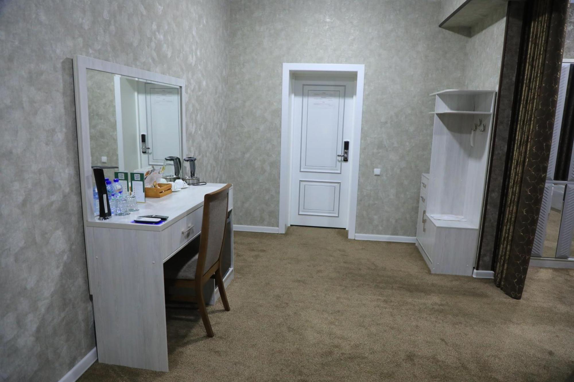 Hobiz Hotel Navoï Extérieur photo