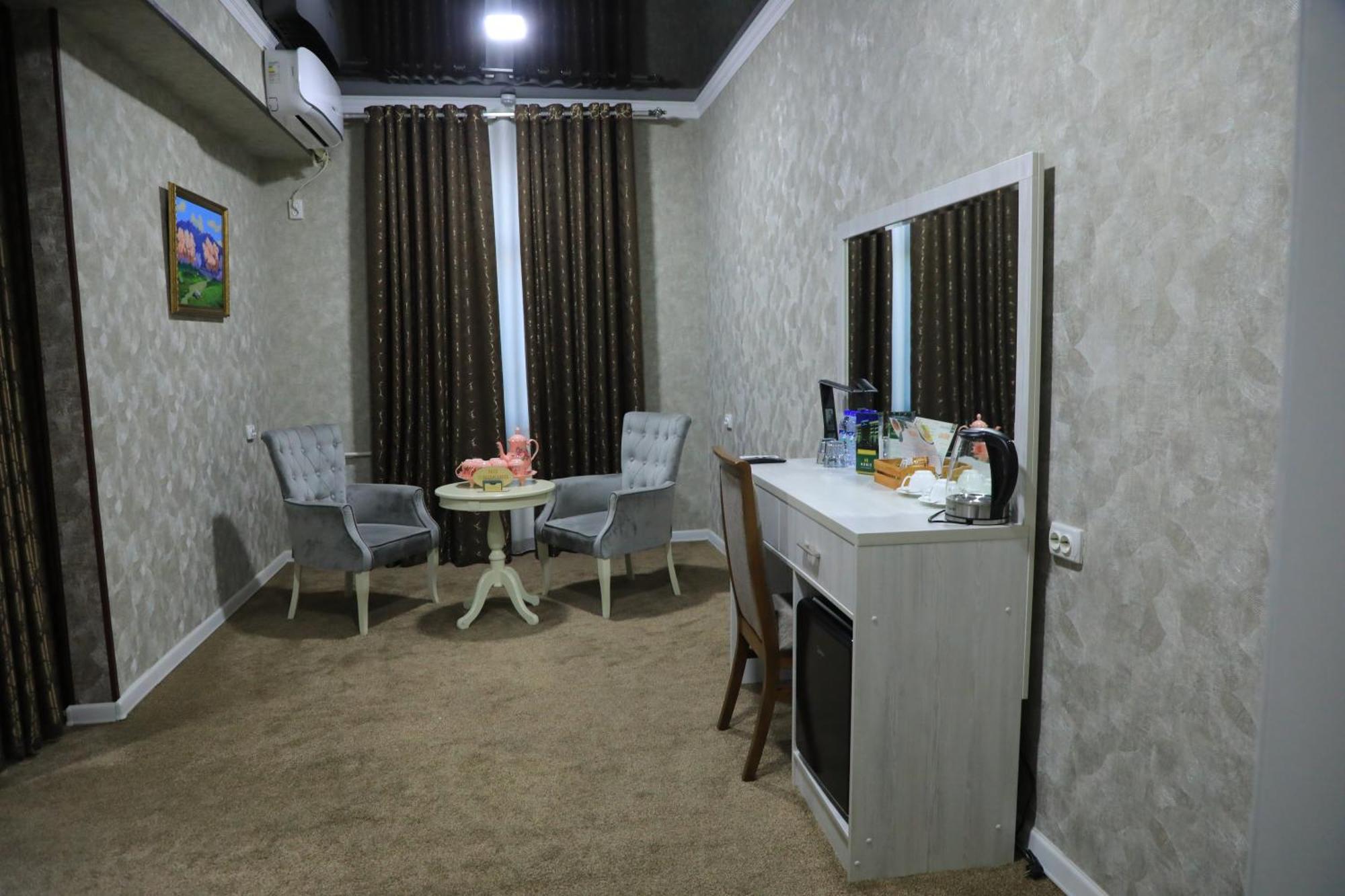 Hobiz Hotel Navoï Extérieur photo