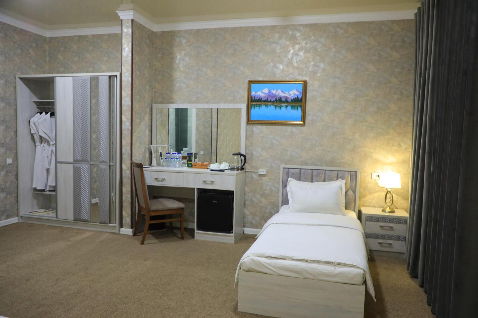 Hobiz Hotel Navoï Extérieur photo